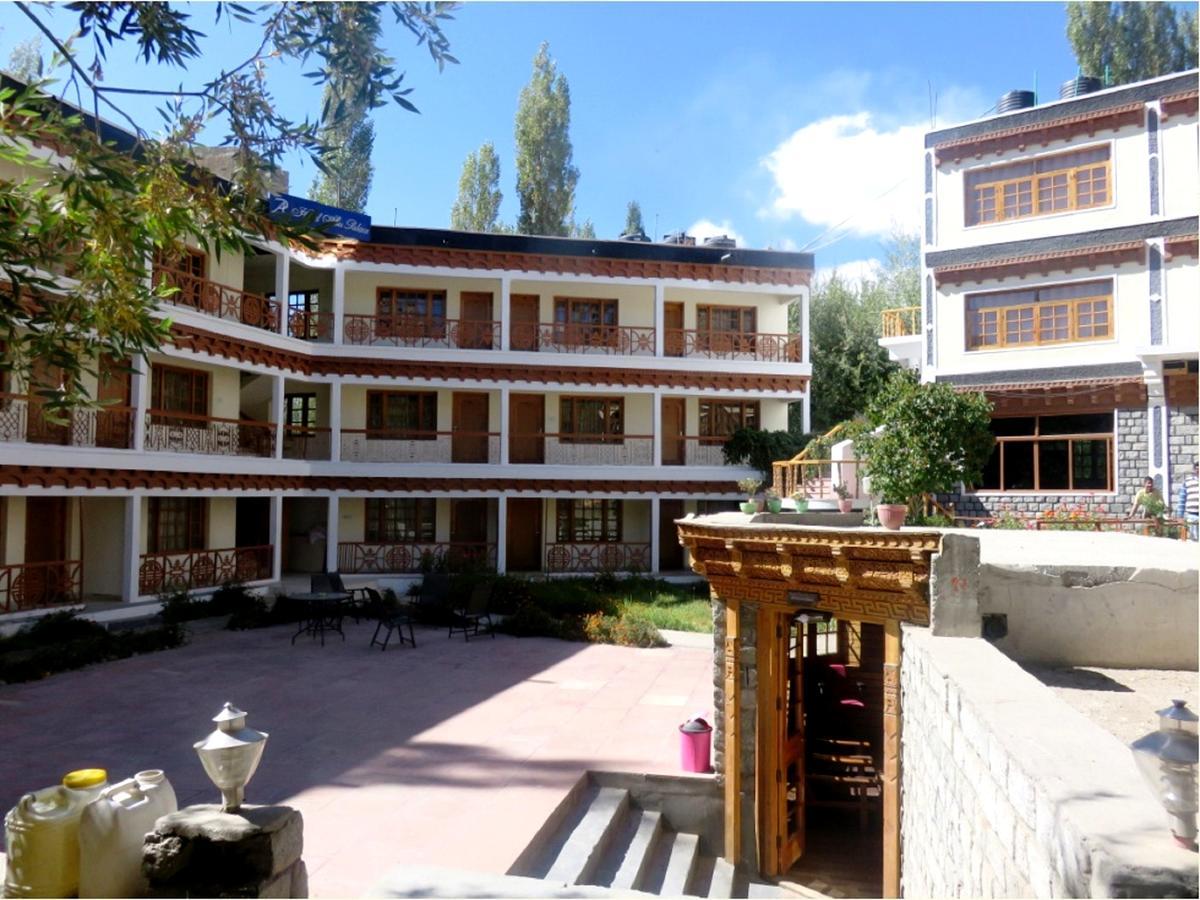 Hotel Abu Palace Leh Exterior photo