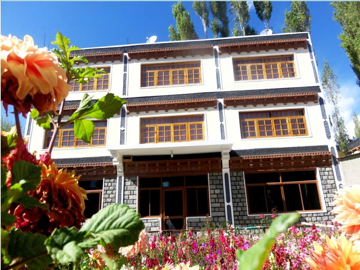 Hotel Abu Palace Leh Exterior photo