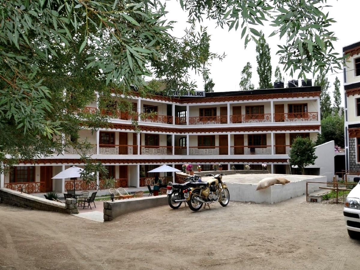 Hotel Abu Palace Leh Exterior photo