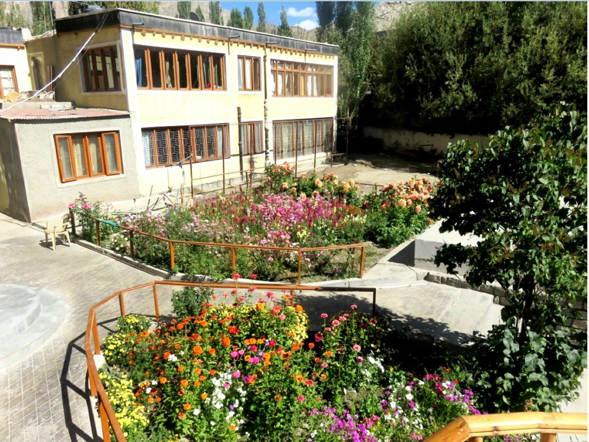 Hotel Abu Palace Leh Exterior photo